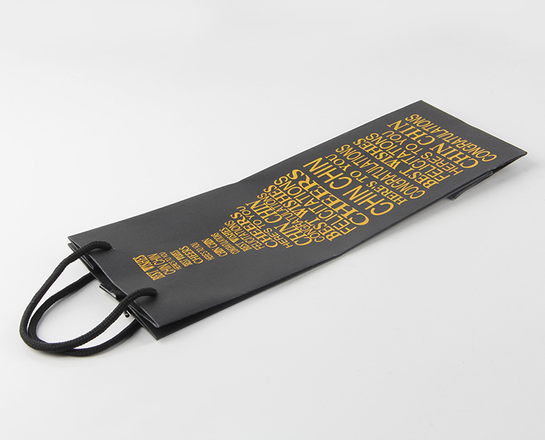 皮具禮品袋定做的質(zhì)量，其實(shí)能由“啞巴”傳遞出來(lái)