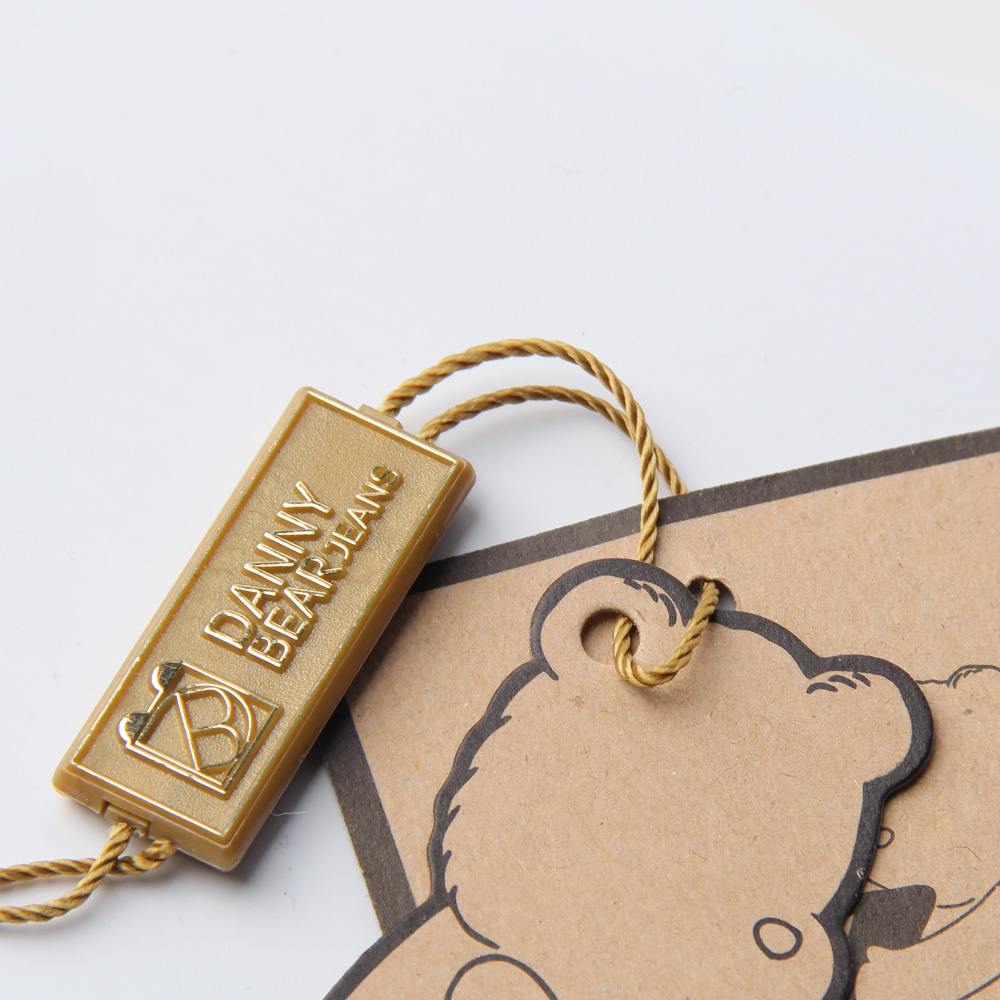 廣交會(huì)上，牛仔褲吊牌工廠如臨大敵，遇見旗鼓相當(dāng)?shù)膶?duì)手